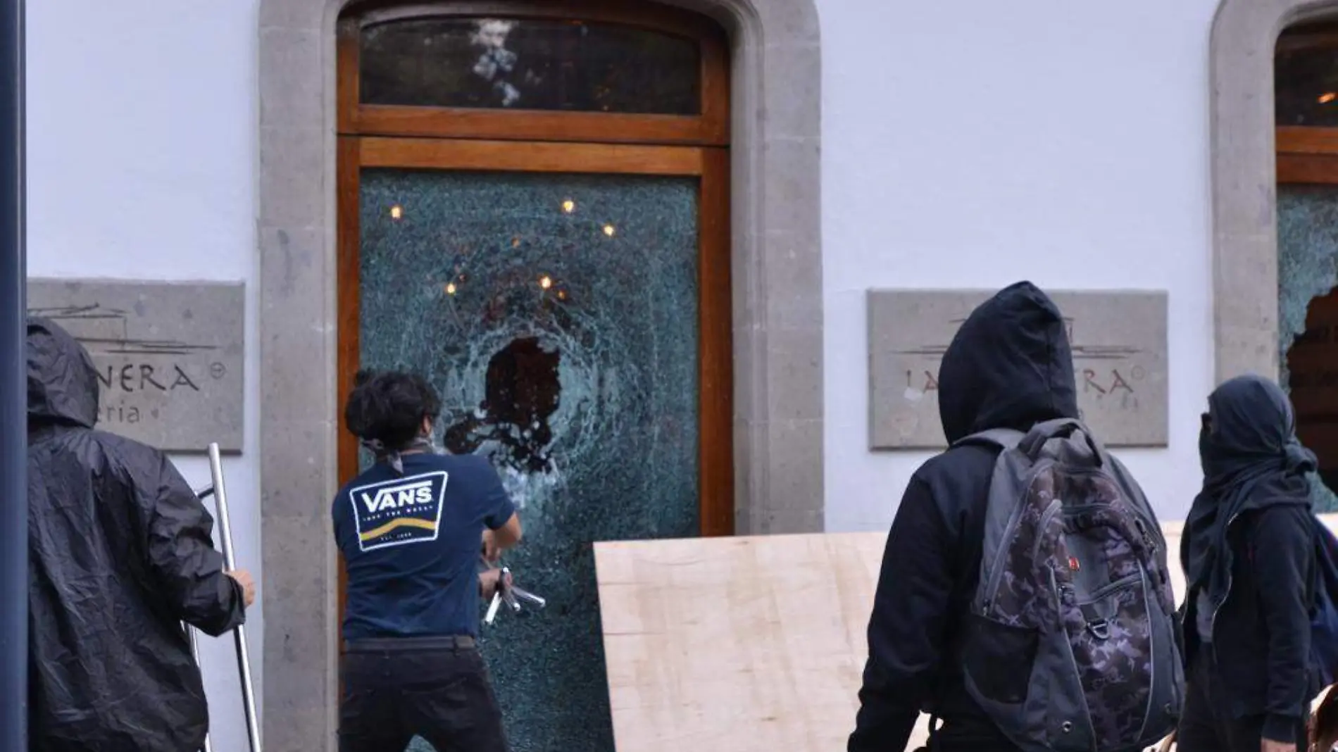 violencia marcha ayotzinapa alehandro aguilar 2